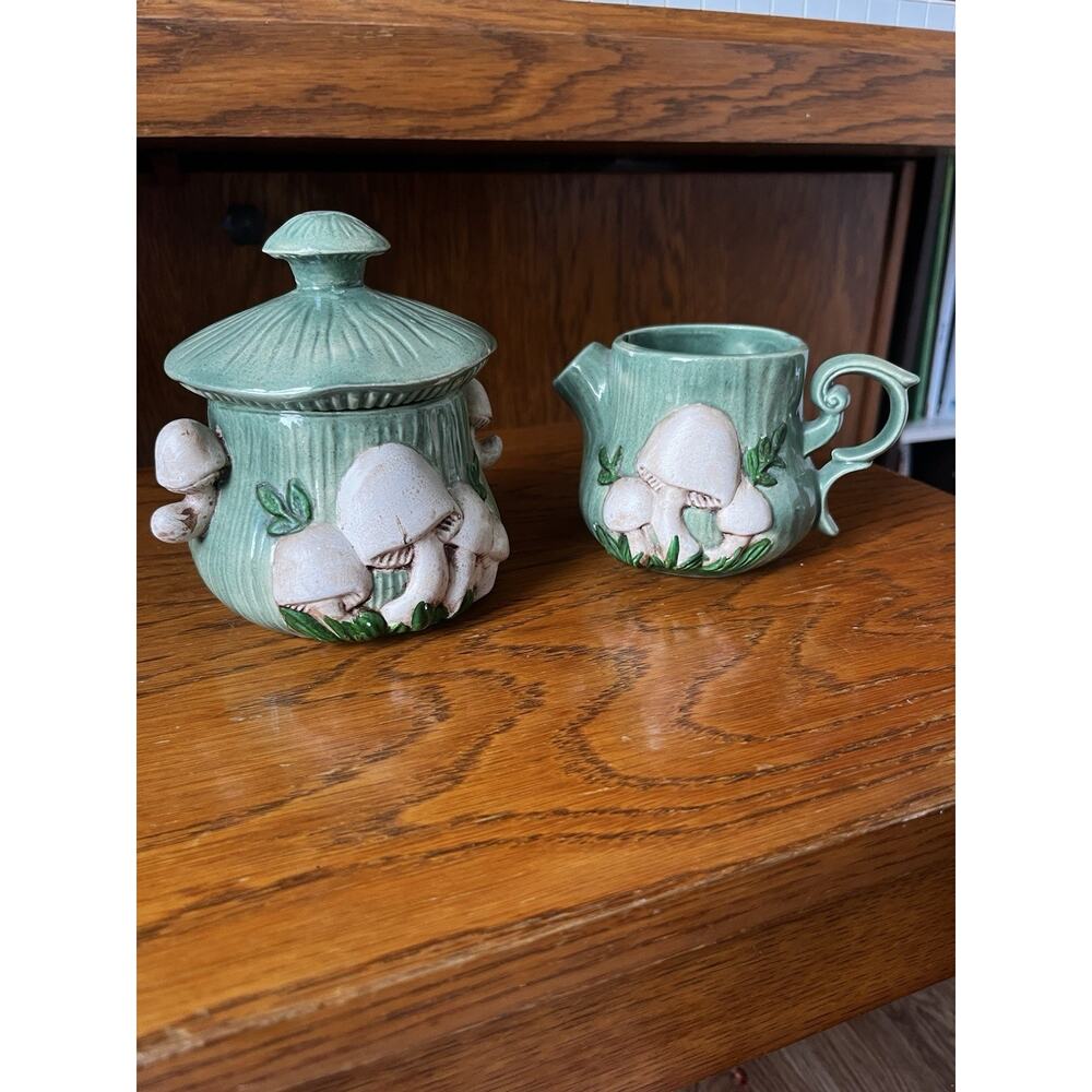 Arnels Ceramics Vintage Green Mushroom Sugar Bowl And Creamer Set